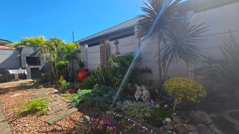 6 Bedroom Property for Sale in Fraaiuitsig Western Cape